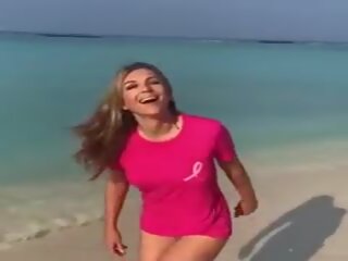 Elizabeth hurley - toples bikini costum de baie 2017-18: xxx video 1a | xhamster