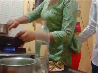 Indiai terrific feleség kapott szar míg cooking -ban konyha | xhamster