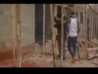 Africain nigerian ghetto les gars gangbang une vierge / première partie