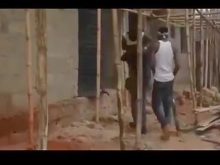 Warga afrika nigerian ghetto seorang lelaki gangbang yang dara / pertama sebahagian