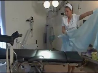 Горещ медицинска сестра в тен чорапогащи и токчета в болница - dorcel
