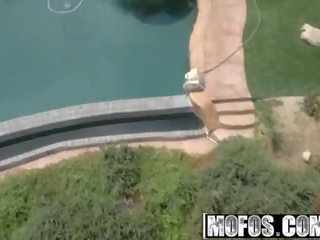 Mofos - drone myśliwy - alison tyler - przy basenie walenie